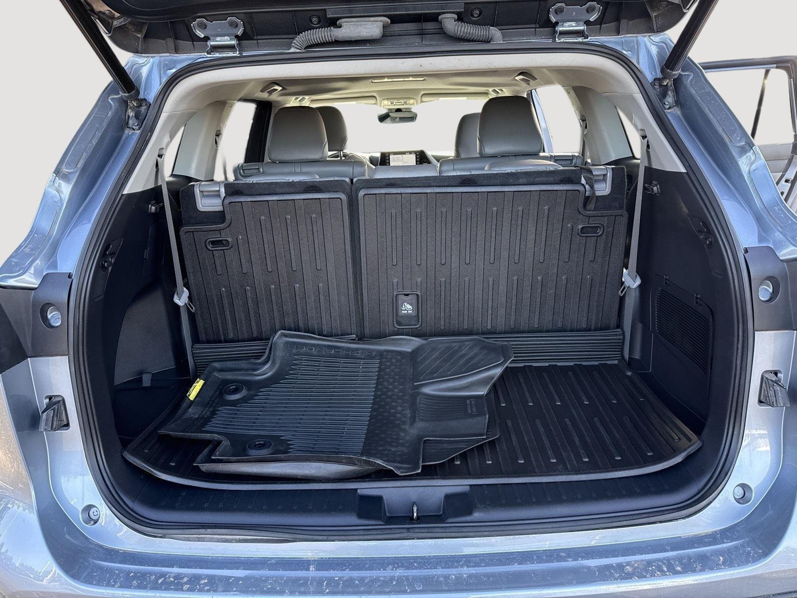 Used 2022 Moon Dust Toyota XLE image 30