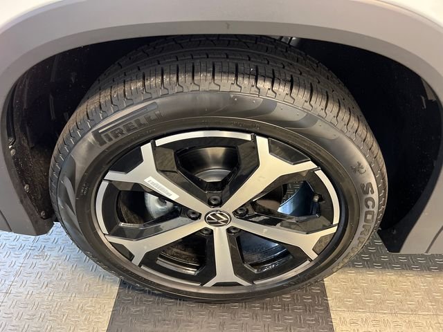 New 2026 White Volkswagen 2.0T SE image 9