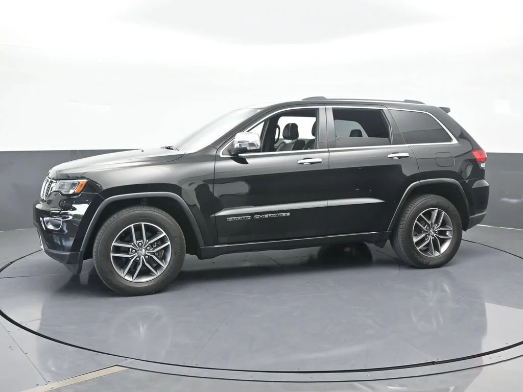 Used 2017 Diamond Black Crystal Pearlcoat Jeep Limited image 2