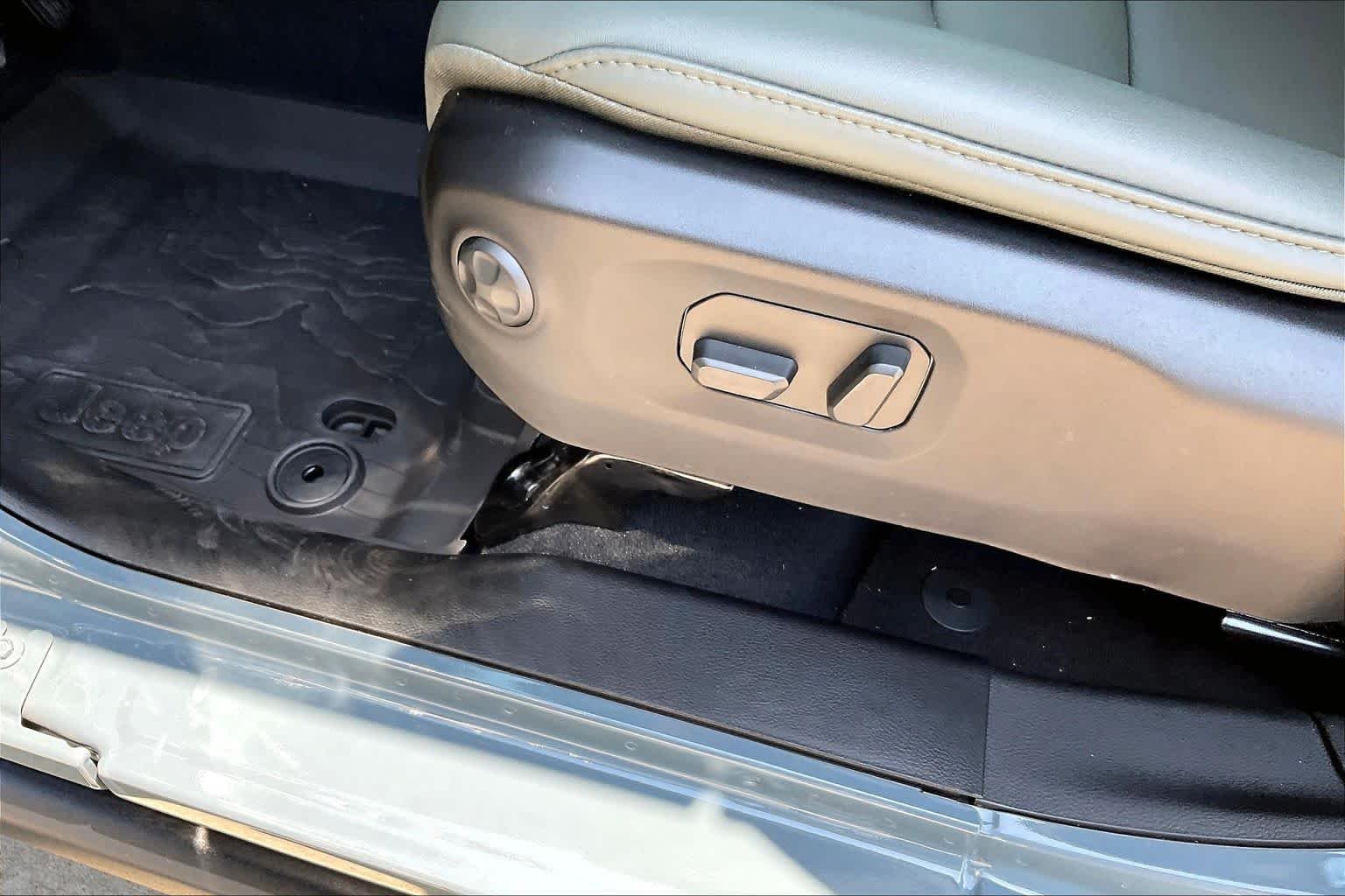New 2026 Anvil Clearcoat Jeep Mojave X image 17