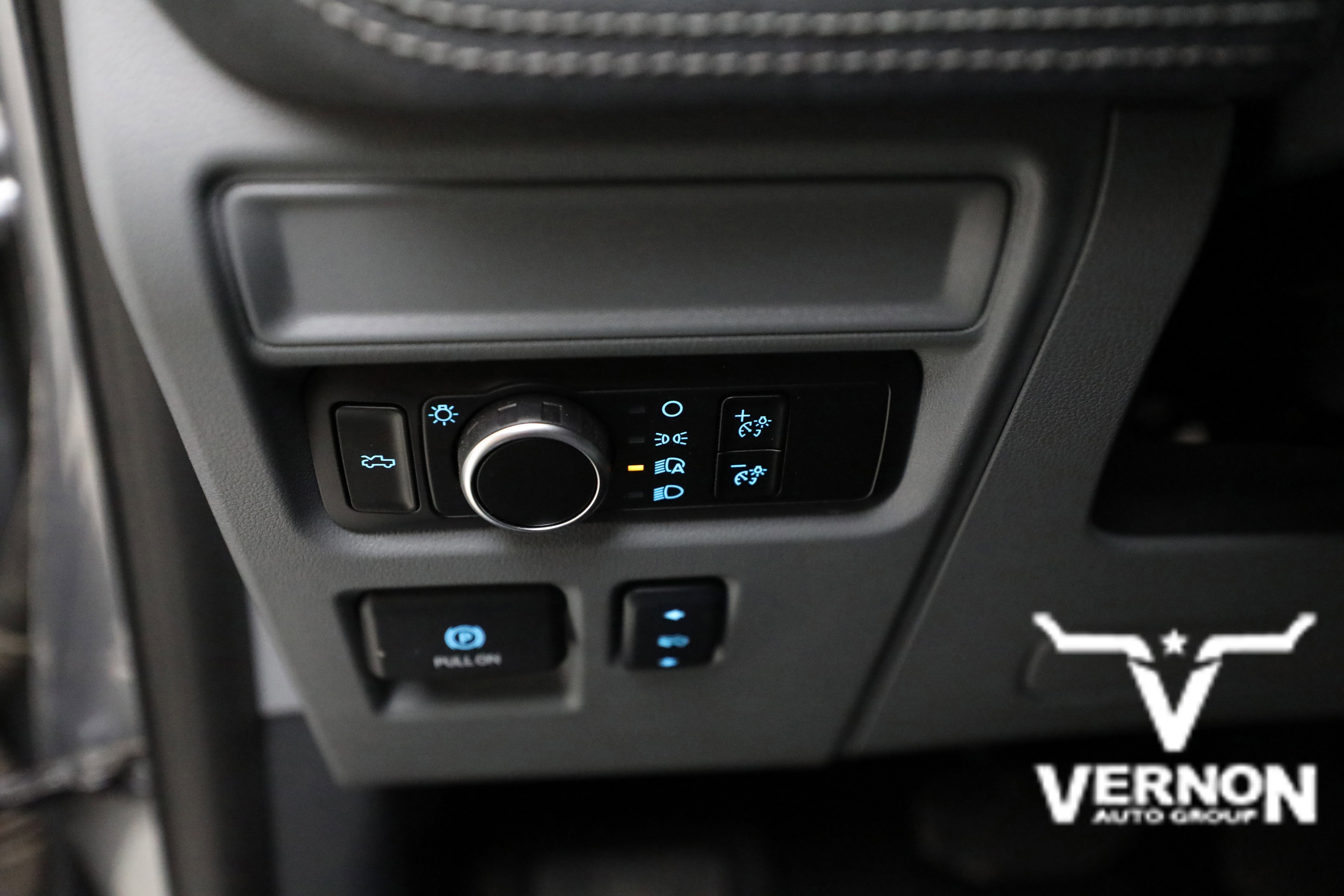 2025 Ford F-150 Lightning Flash - Photo 17