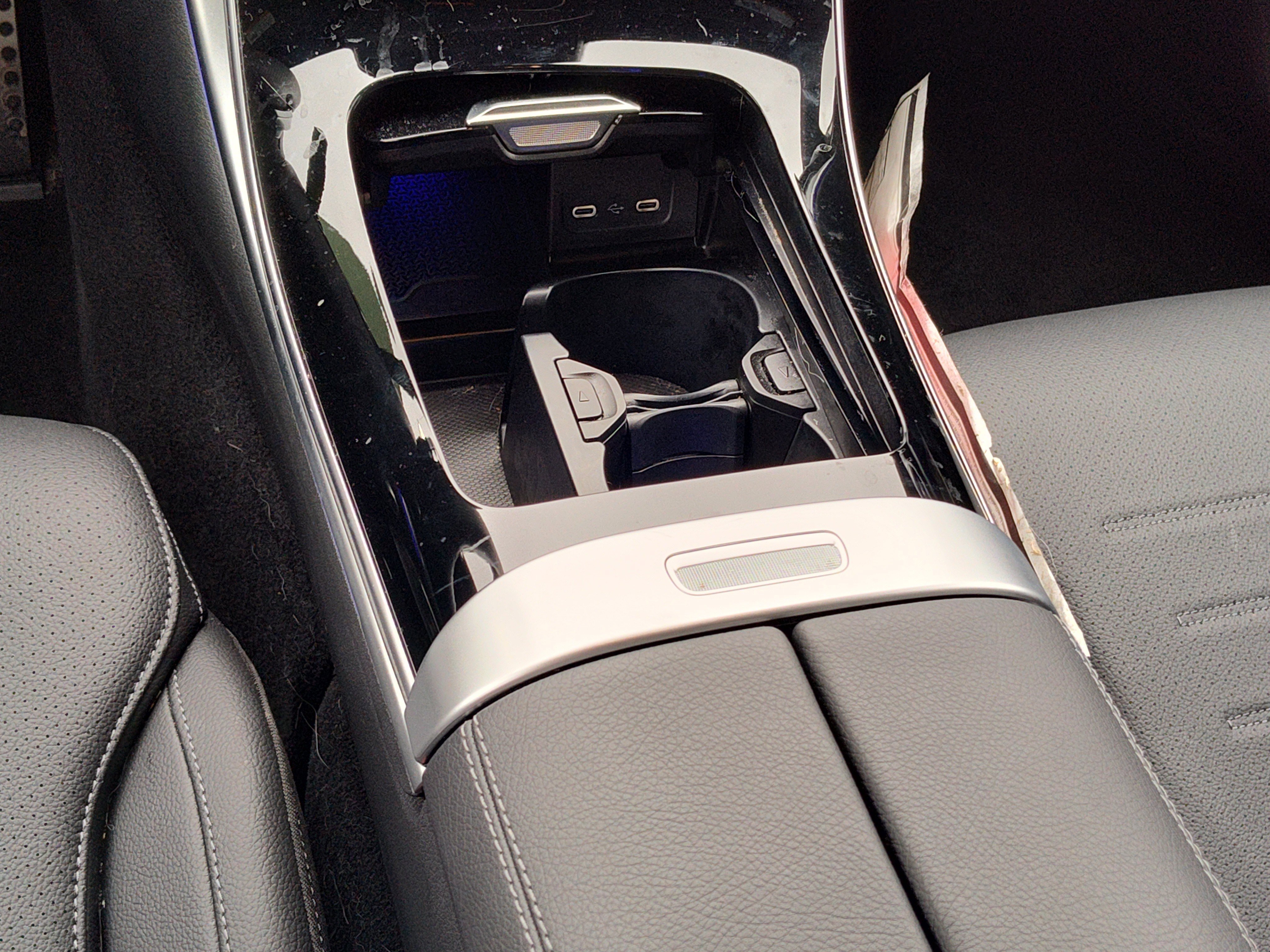 2025 Mercedes-Benz C-Class Sedan C 300 - Photo 46
