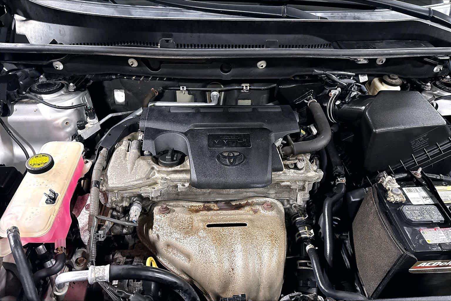 Used 2015 Classic Silver Metallic Toyota XLE image 32