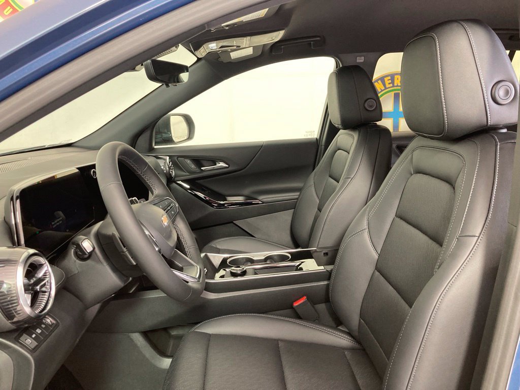 2027 Chevrolet Equinox LT - Photo 8