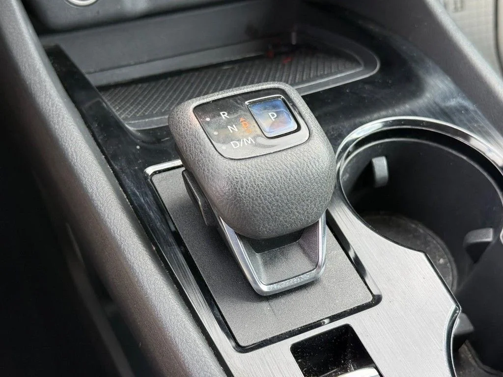 Used 2022 White Nissan S image 22