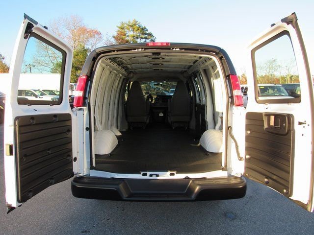 2025 GMC Savana Cargo Work Van - Photo 19