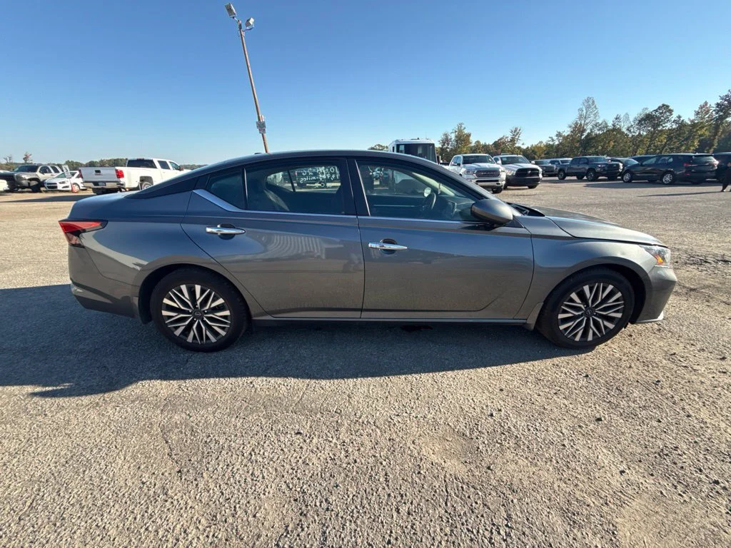 Used 2023 Gray Nissan 2.5 SV image 6