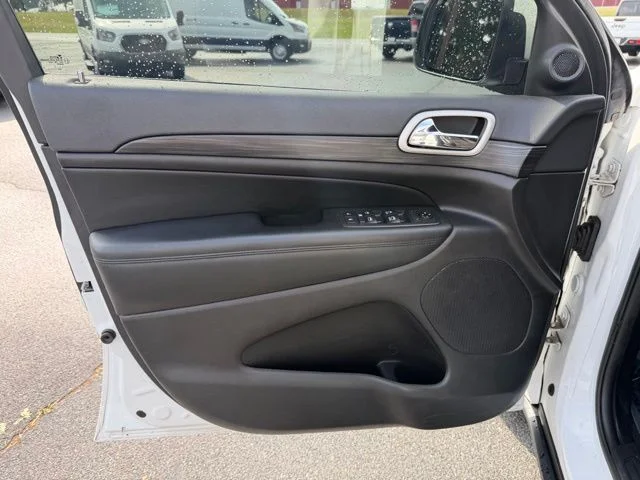 Used 2020 Bright White Clearcoat Jeep Laredo E image 12
