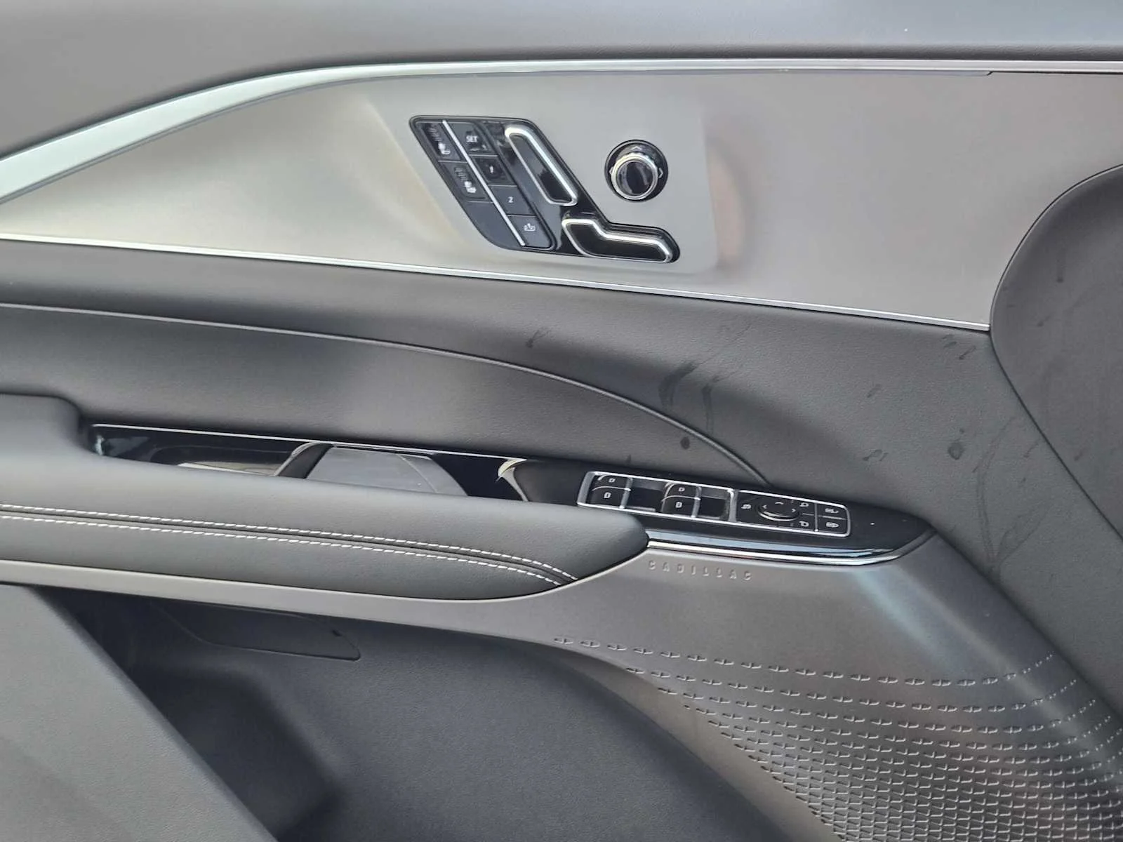 2027 Cadillac LYRIQ Luxury - Photo 15