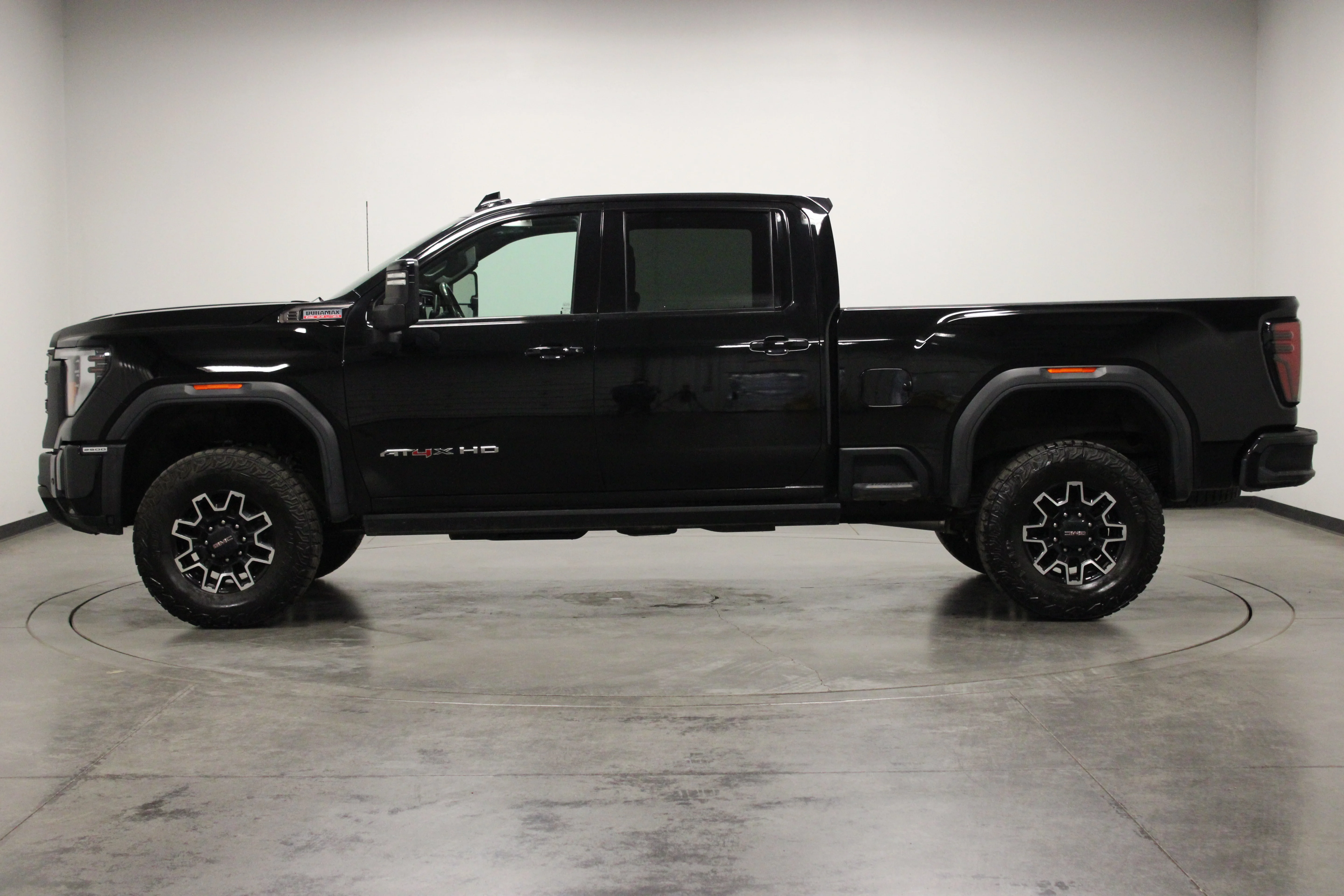 Used 2025 Onyx Black GMC AT4X image 5