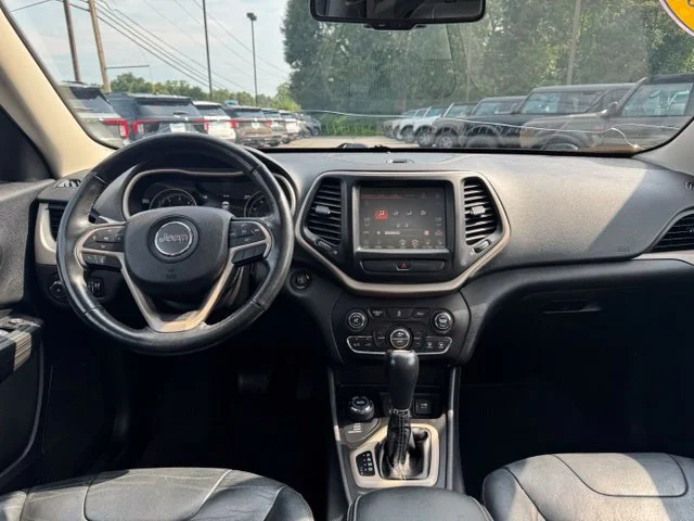 Used 2016 Silver Jeep Limited image 16