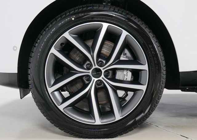 New 2026 Fuji White Land Rover SE image 9