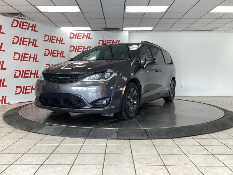 Used 2020 Gray Chrysler Touring L image 2