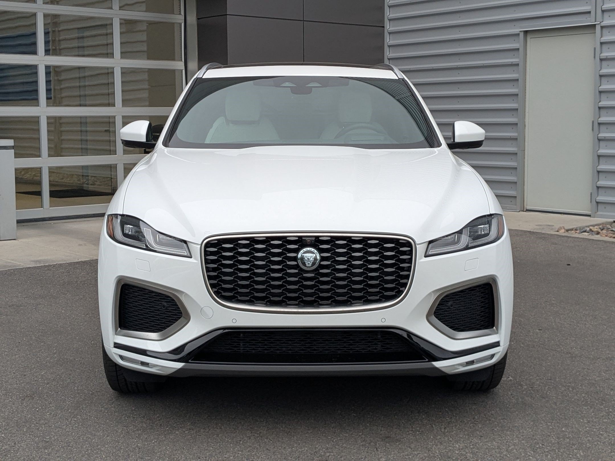New 2026 Fuji White JAGUAR  P400 R-DYNAMIC S image 2