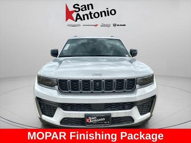 New 2026 Bright White Clear-Coat Exterior Paint Jeep Limited image 4