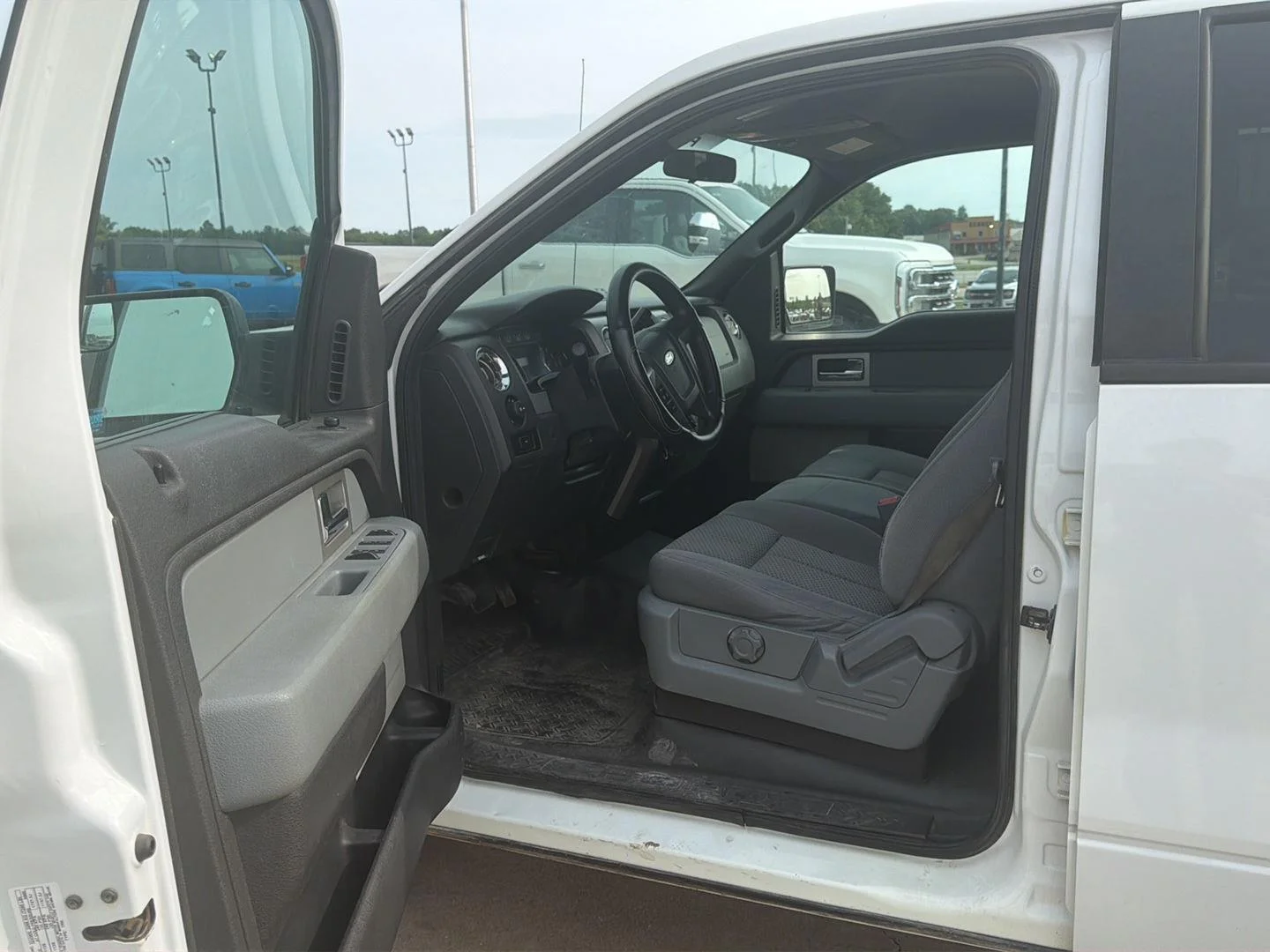 Used 2011 Oxford White Ford XLT image 4