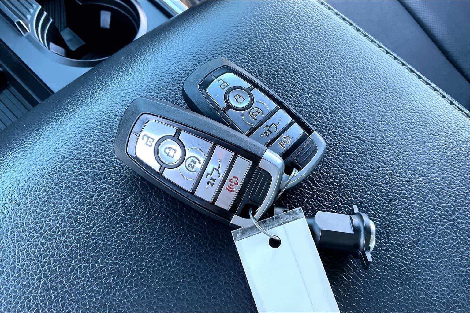 Used 2022 Iconic Silver Metallic Ford LARIAT image 14