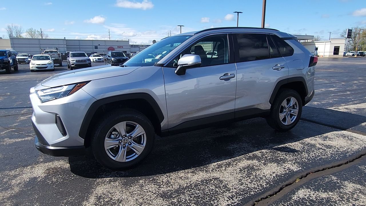 Used 2025 Silver Sky Metallic Toyota XLE image 4
