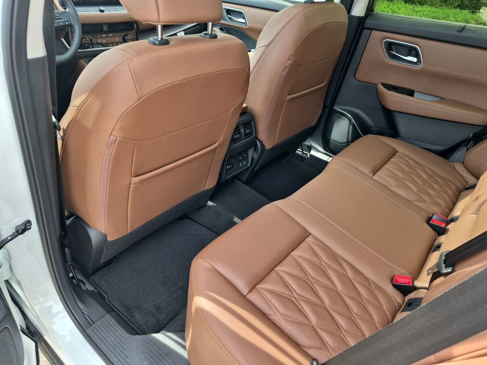 New 2026 Everest White Pearl TriCoat / Super Black Two-tone Nissan Platinum image 28