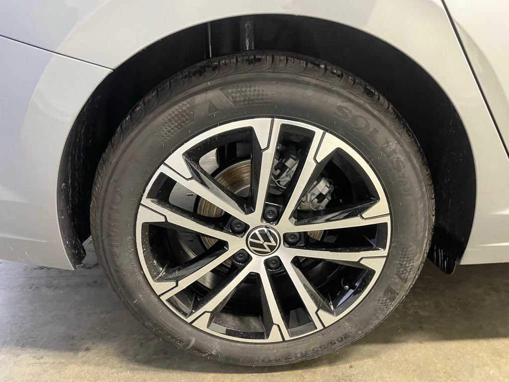 New 2026 Silver Volkswagen 1.5T Sport image 30