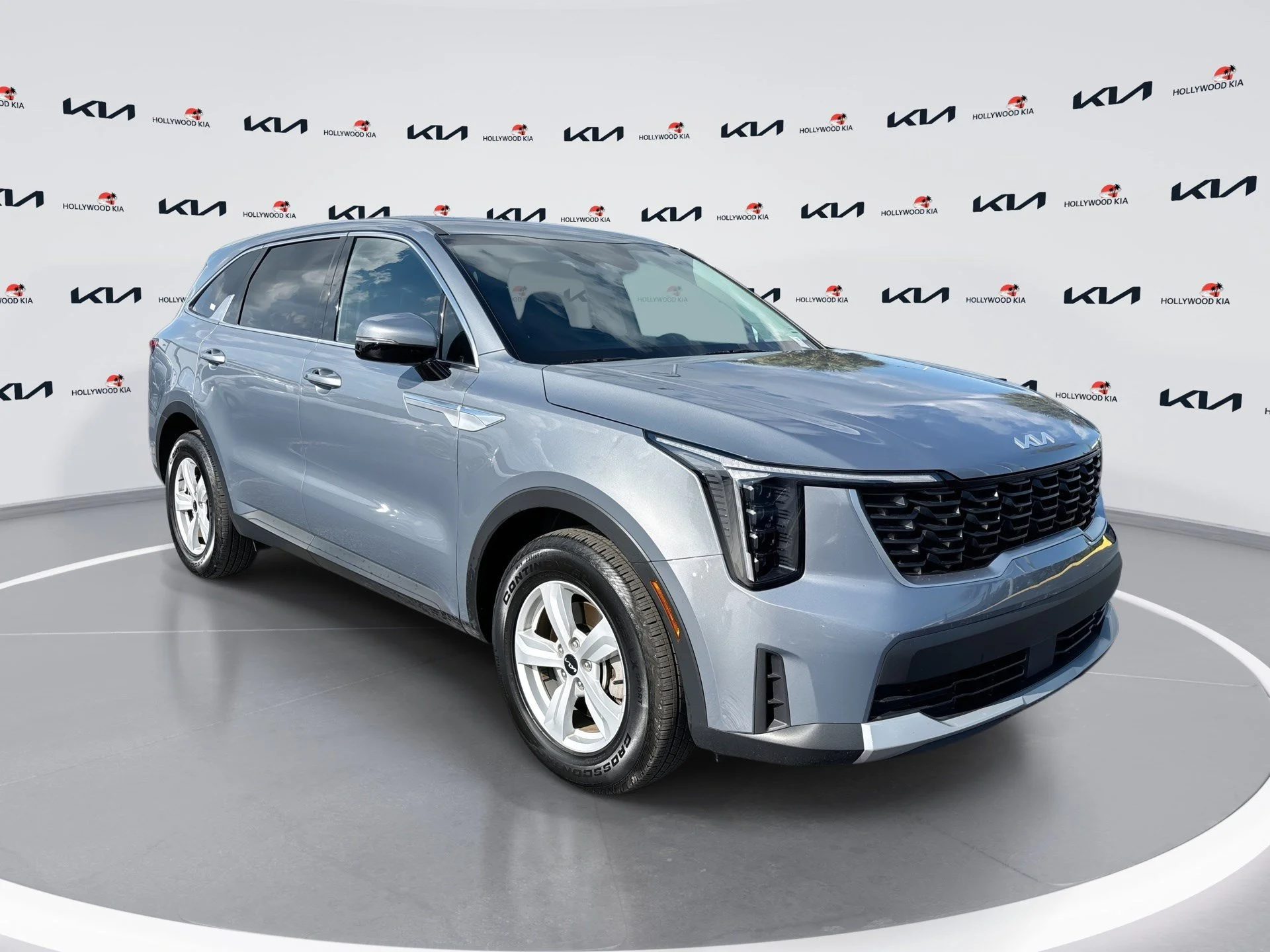 Certified Used 2025 Everlasting Silver Kia LX image 1