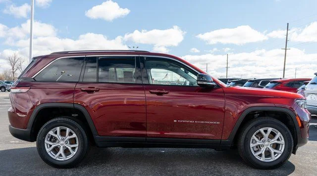 Used 2023 Red Jeep Limited image 4