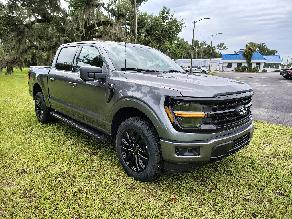 New 2026 Carbonized Gray Metallic Ford XLT image 9