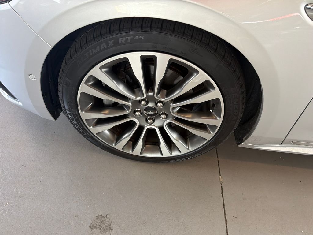 Used 2019 Silver Lincoln Reserve image 10