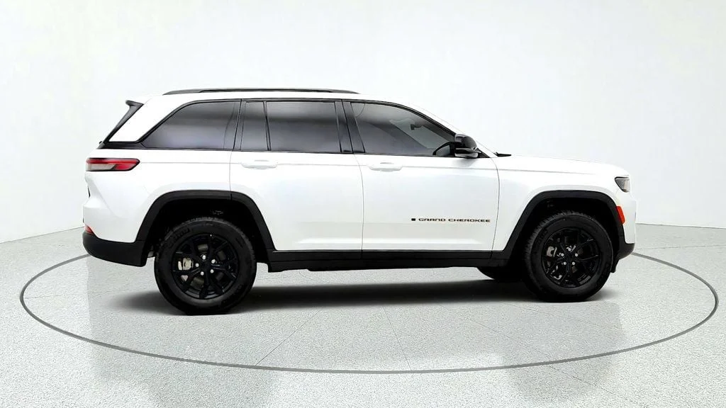 Used 2025 Bright White Clearcoat Jeep Altitude X 4x4 image 4