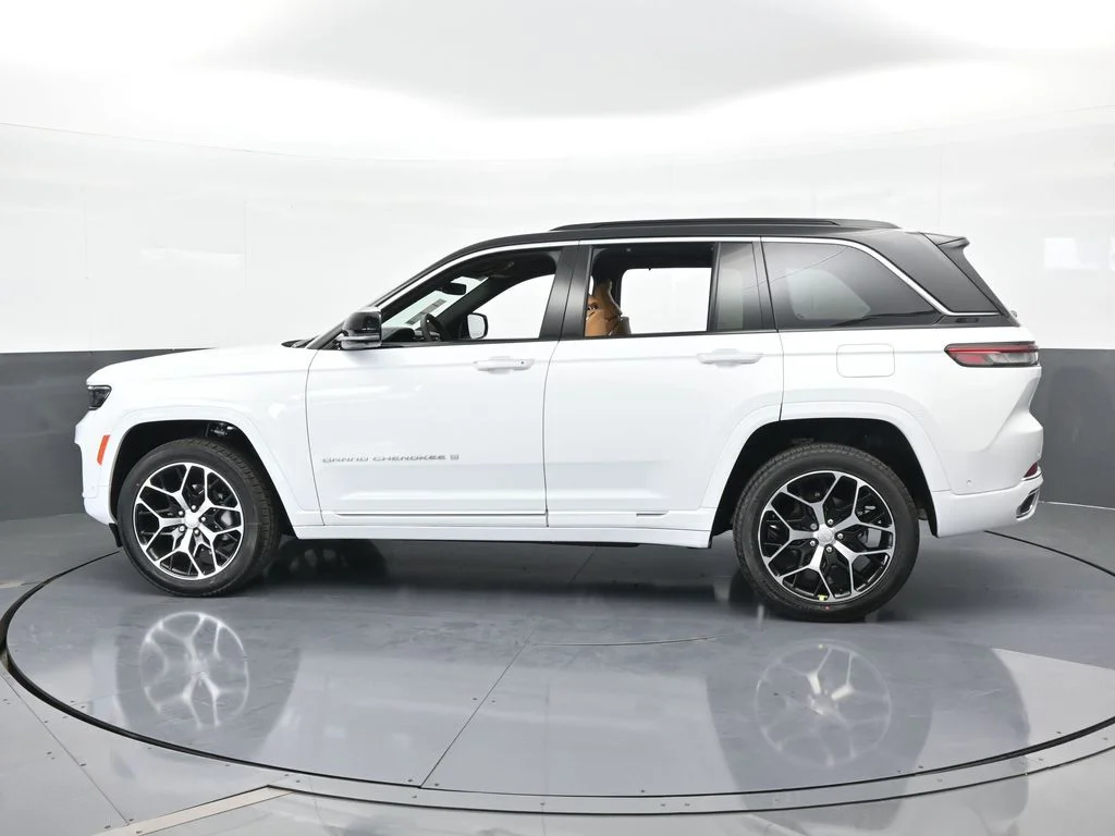 New 2025 Bright White Clear-Coat Exterior Paint Jeep Summit Reserve image 2
