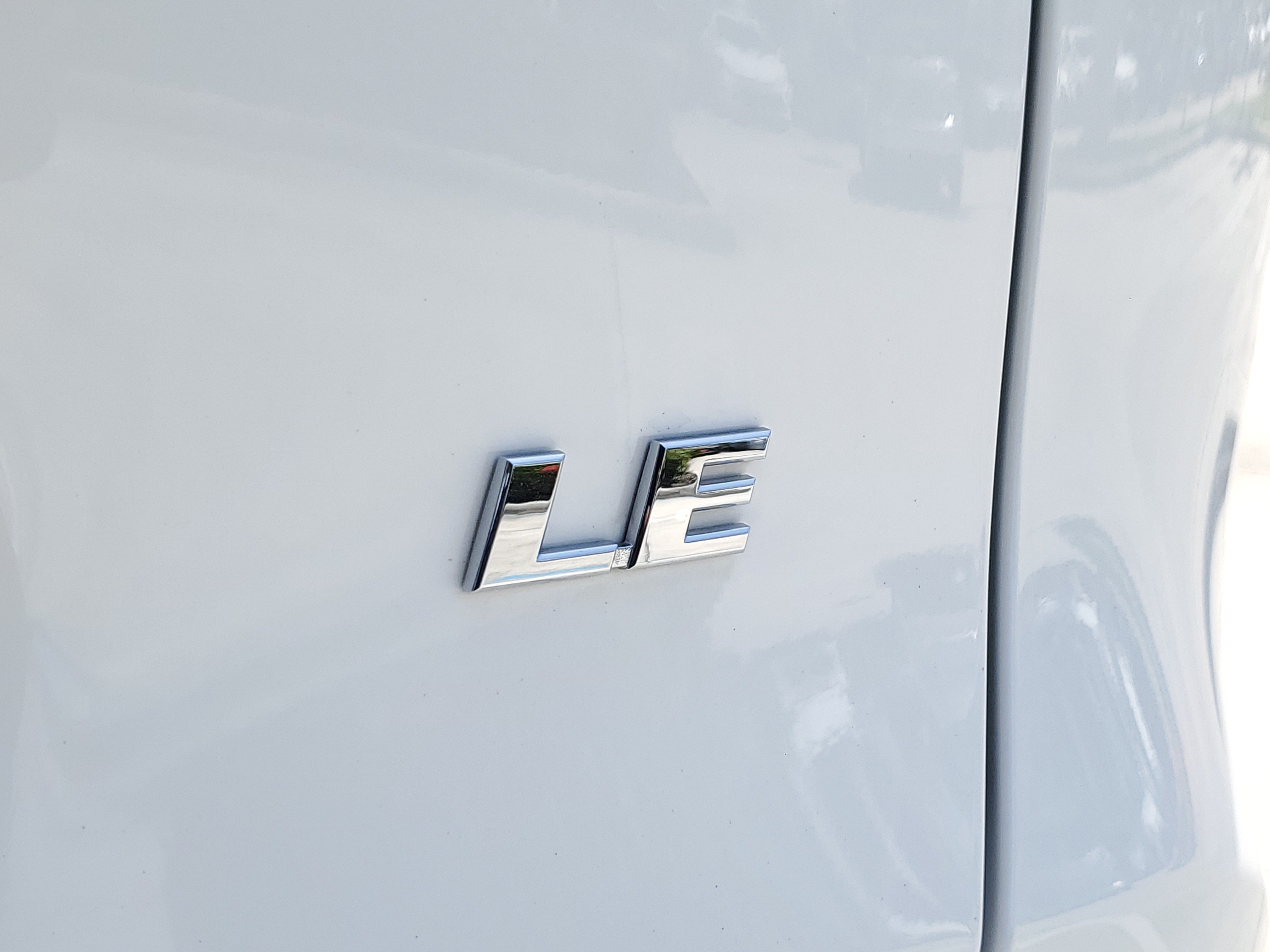 Used 2024 Ice Toyota LE image 8