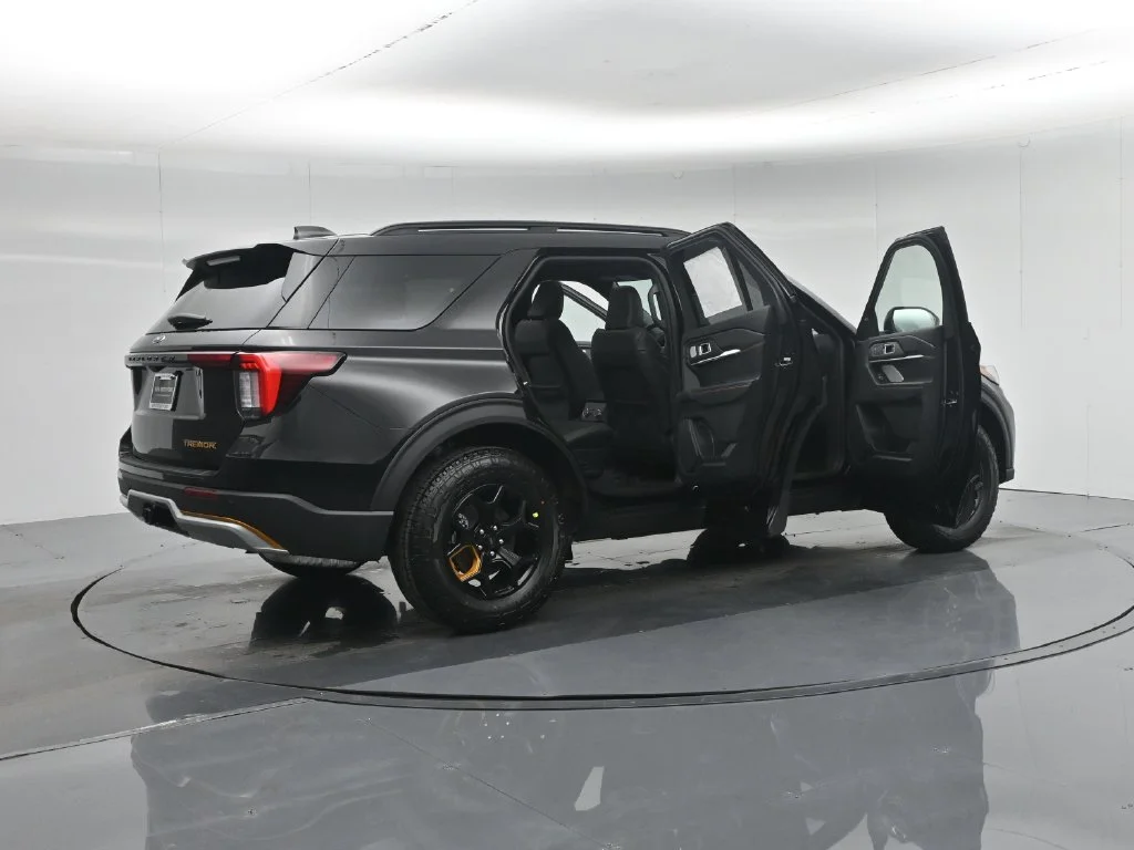 New 2026 Agate Black Metallic Ford Tremor image 5