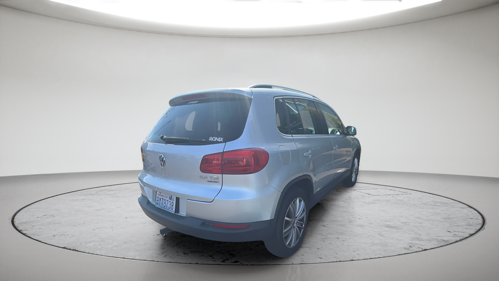 Used 2012 Silver Volkswagen SE image 3