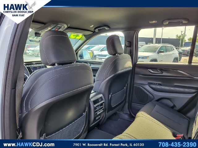 Used 2025 White Jeep Laredo image 11