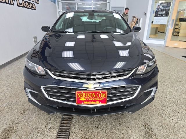 Used 2018 Chevrolet Malibu 1LT with VIN 1G1ZD5ST2JF221686 for sale in Detroit Lakes, Minnesota