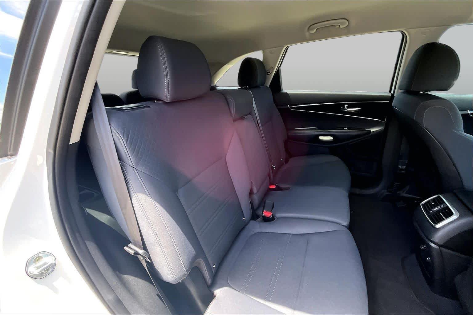 Used 2019 Snow White Pearl Kia LX V6 image 18