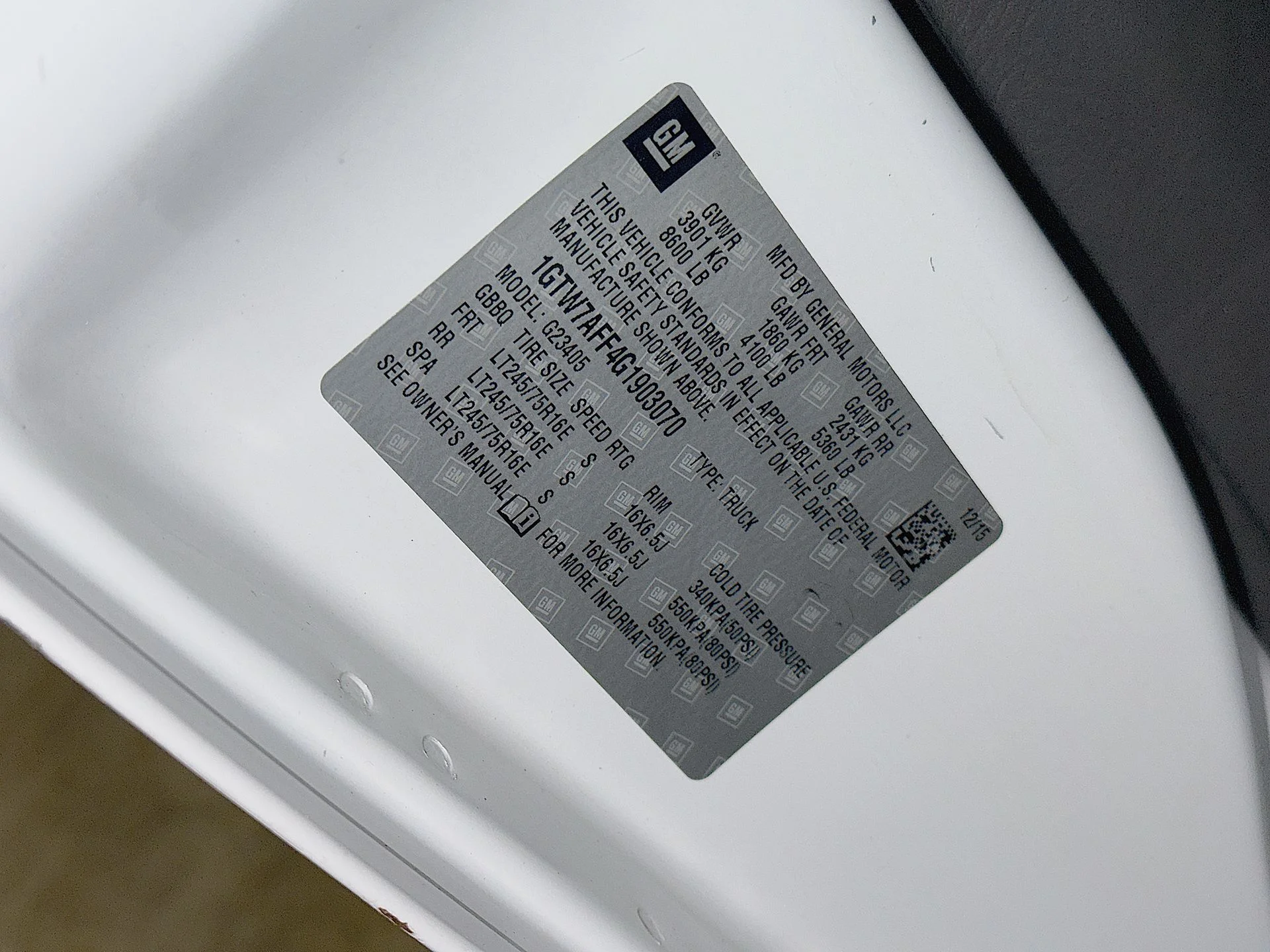 Used 2016 SUMMIT WHITE GMC Work Van image 28