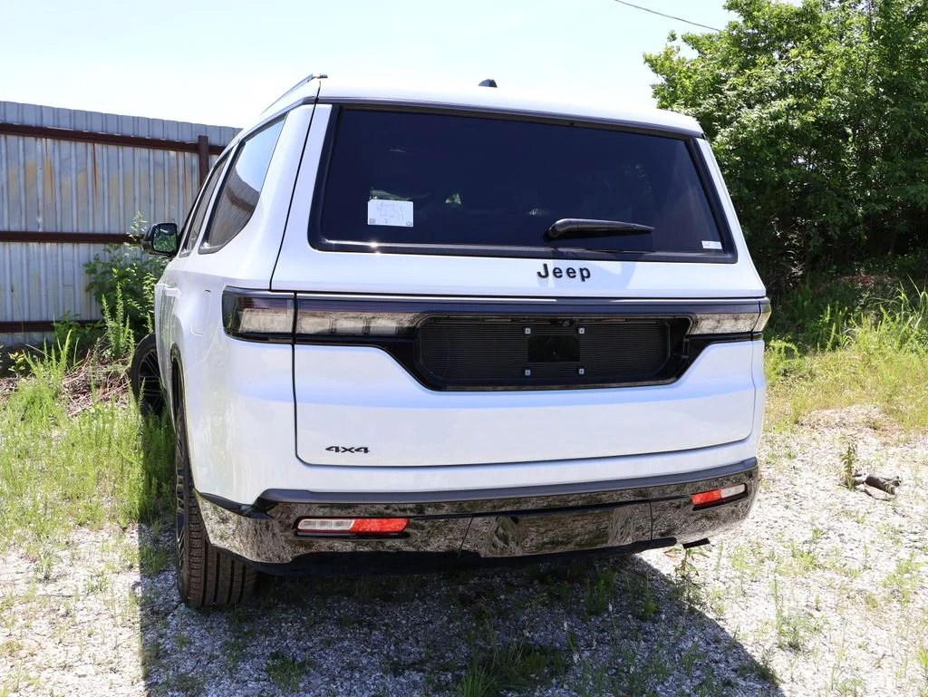 New 2026 Bright White Clear-Coat Exterior Paint Jeep Limited Reserve image 13