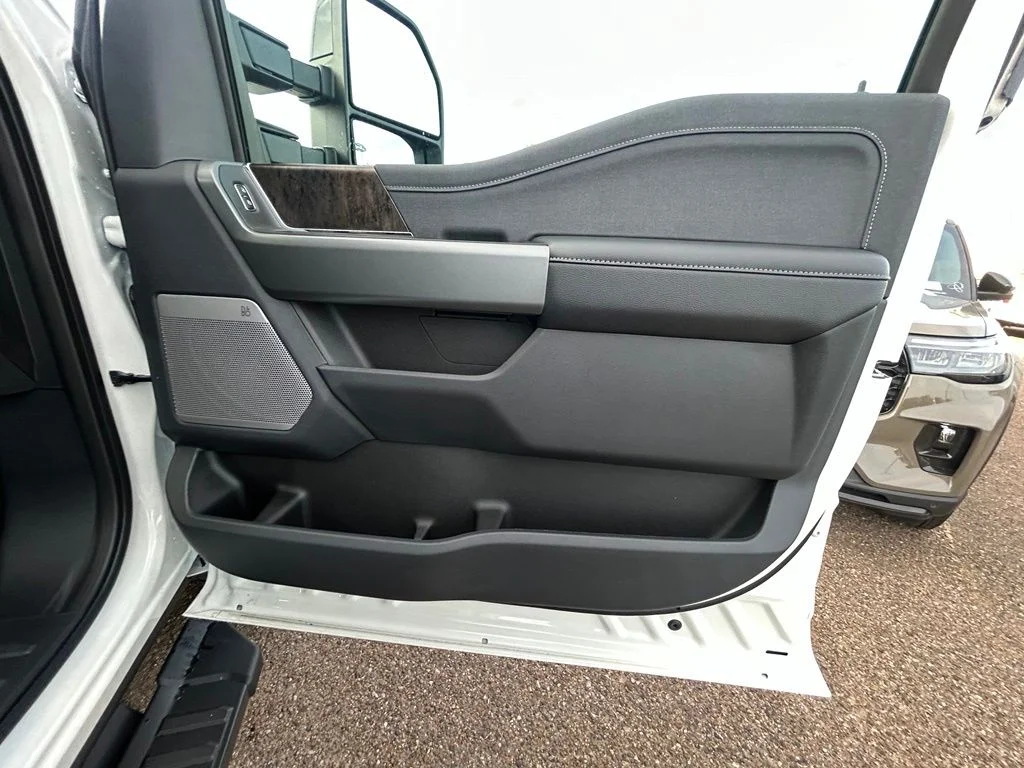 New 2026 Star White Metallic Tri-Coat Ford F-250® Lariat® image 24