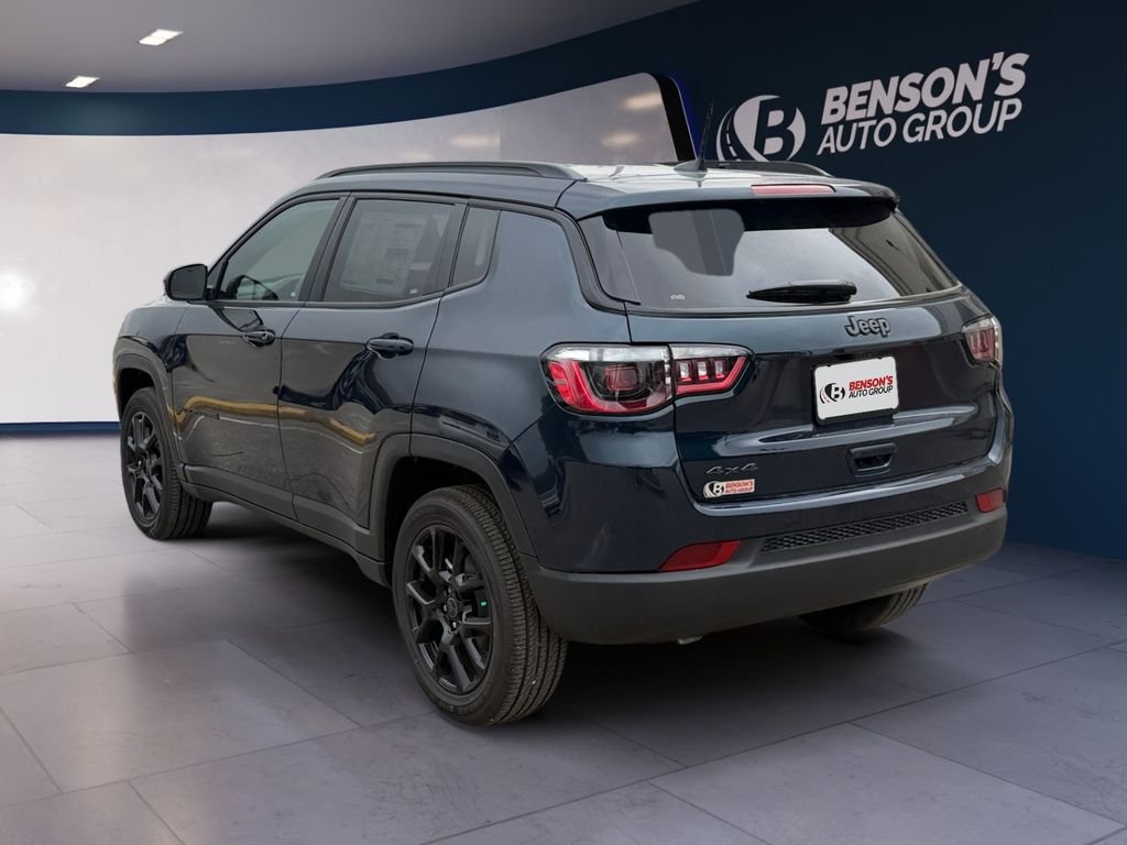 New 2026 Fathom Blue Pearl-Coat Exterior Paint Jeep Latitude image 3