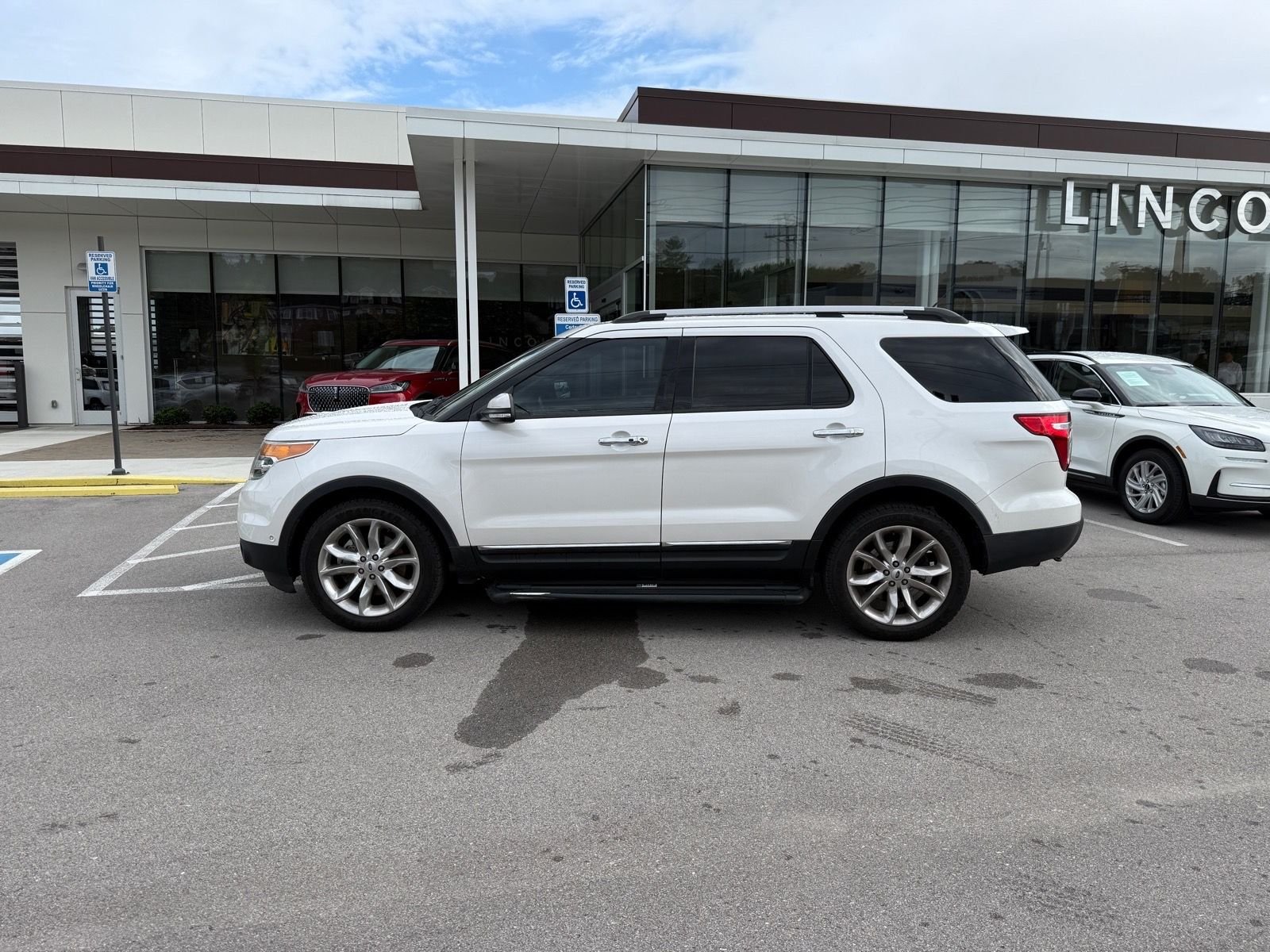 Used 2013 White Platinum Clearcoat Metallic Ford Limited image 3
