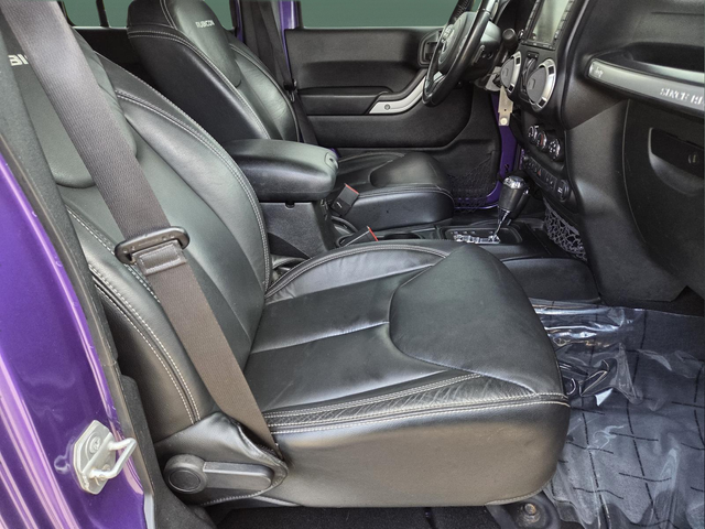 Used 2017 Purple Jeep Unlimited Rubicon image 13