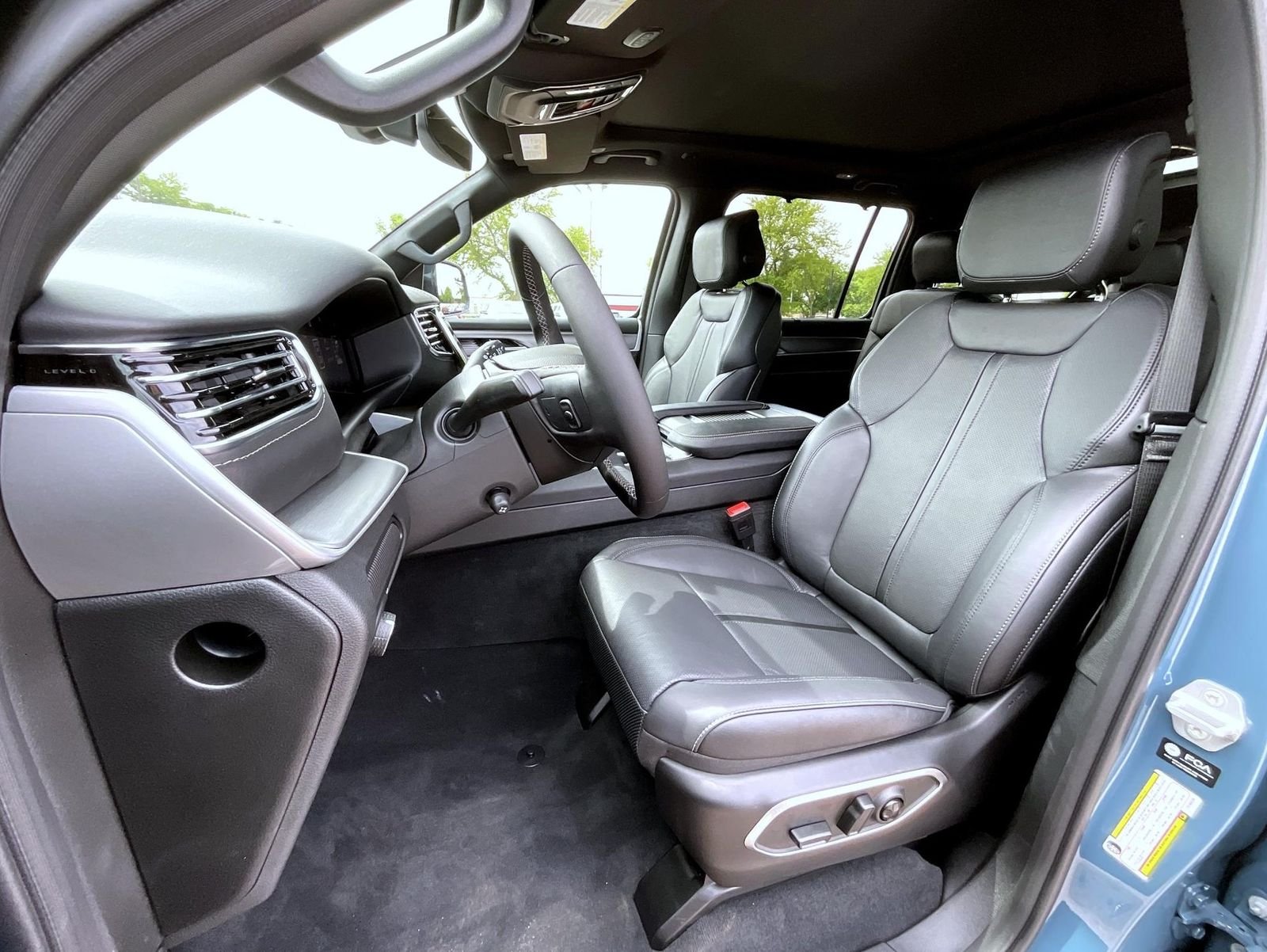 New 2026 Steel Blue Exterior Paint Jeep Limited Reserve image 11