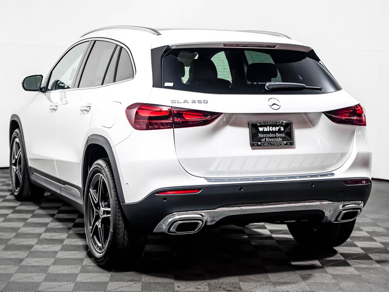 New 2026 Polar White Mercedes-Benz GLA 250 image 2