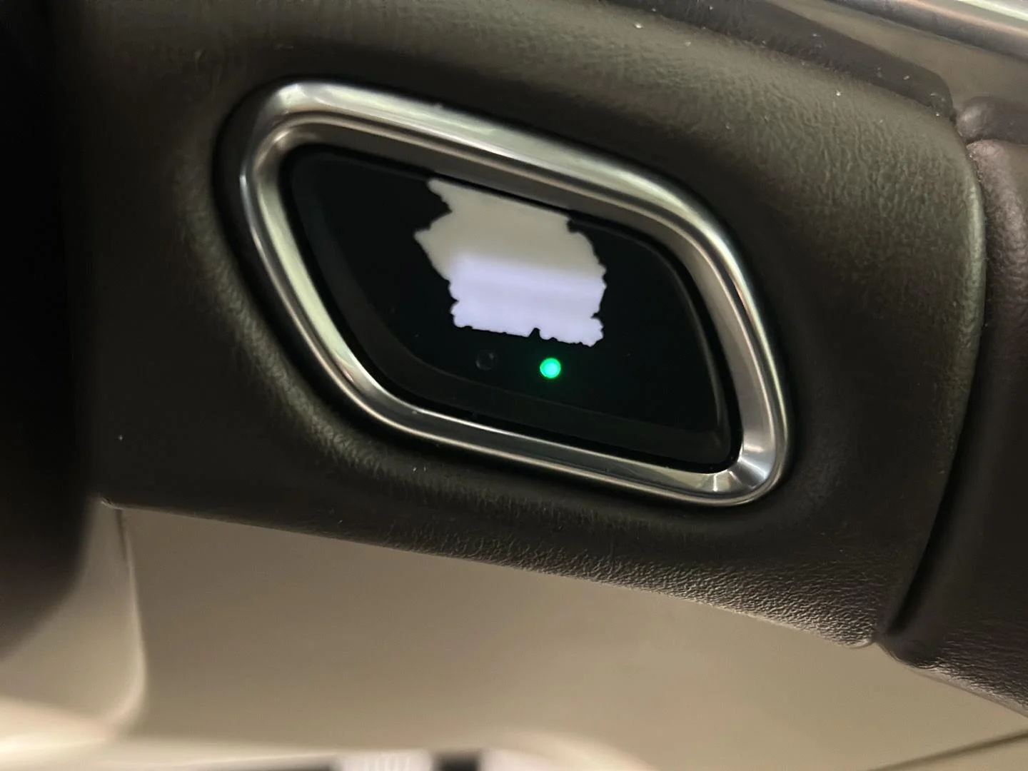 Used 2017 White Frost Tricoat Buick Essence image 23