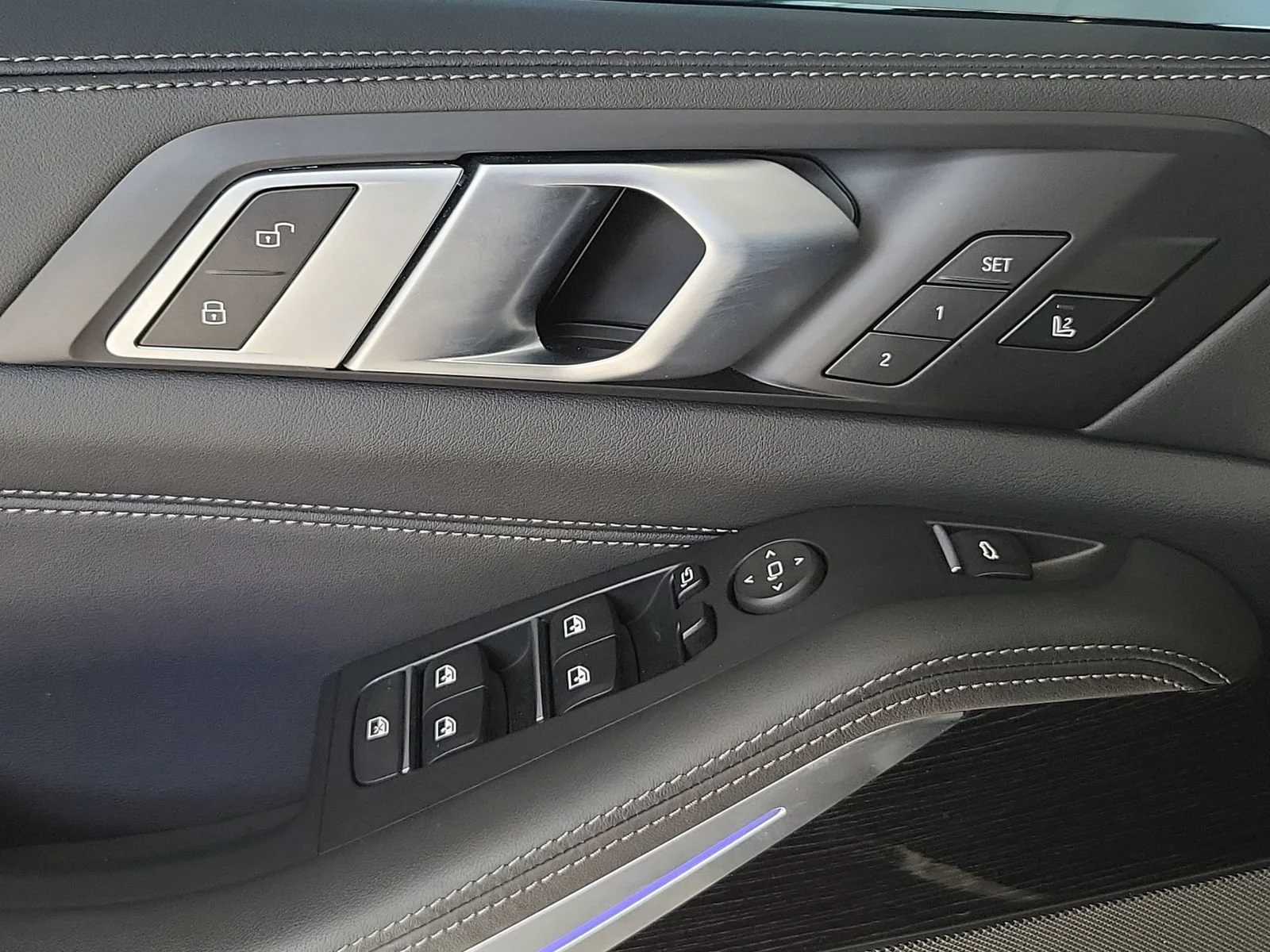 Used 2025 Black BMW M60i image 23