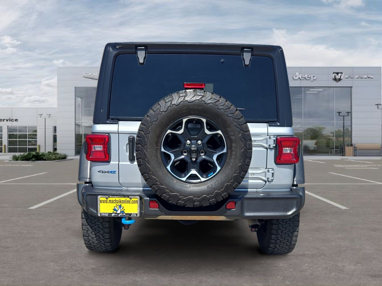 Used 2023 Silver Jeep Rubicon 4xe image 4