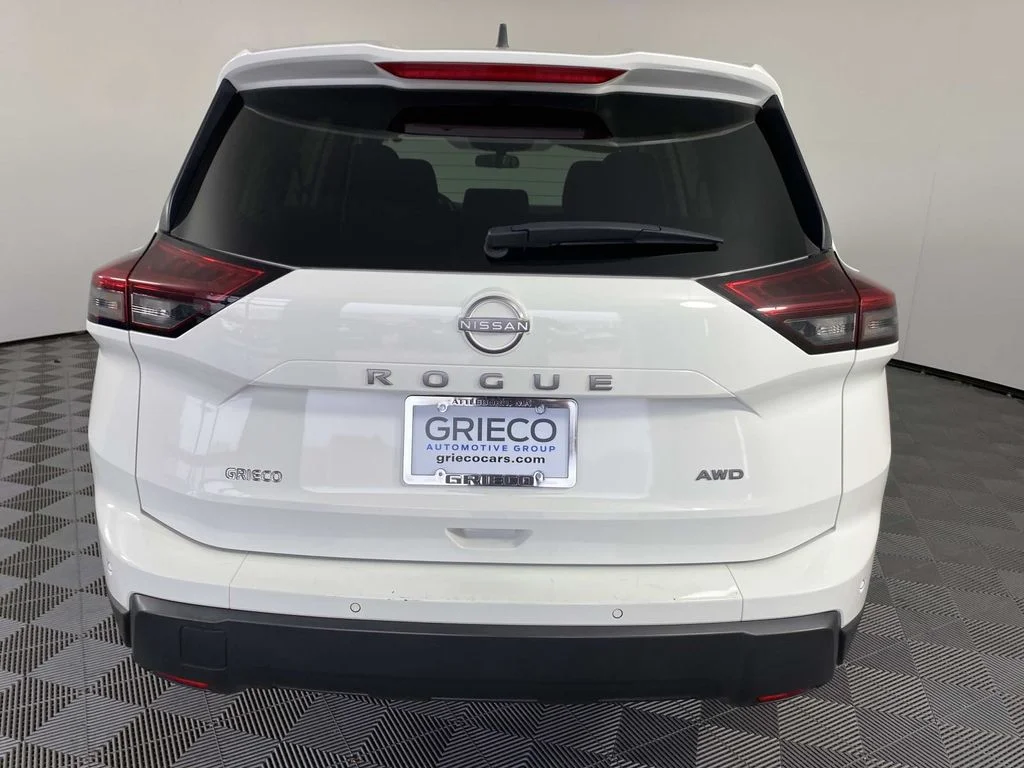 Used 2024 White Nissan S image 7
