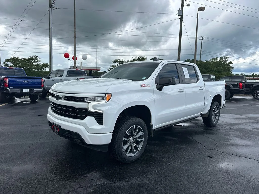 Used 2024 White Chevrolet RST image 3