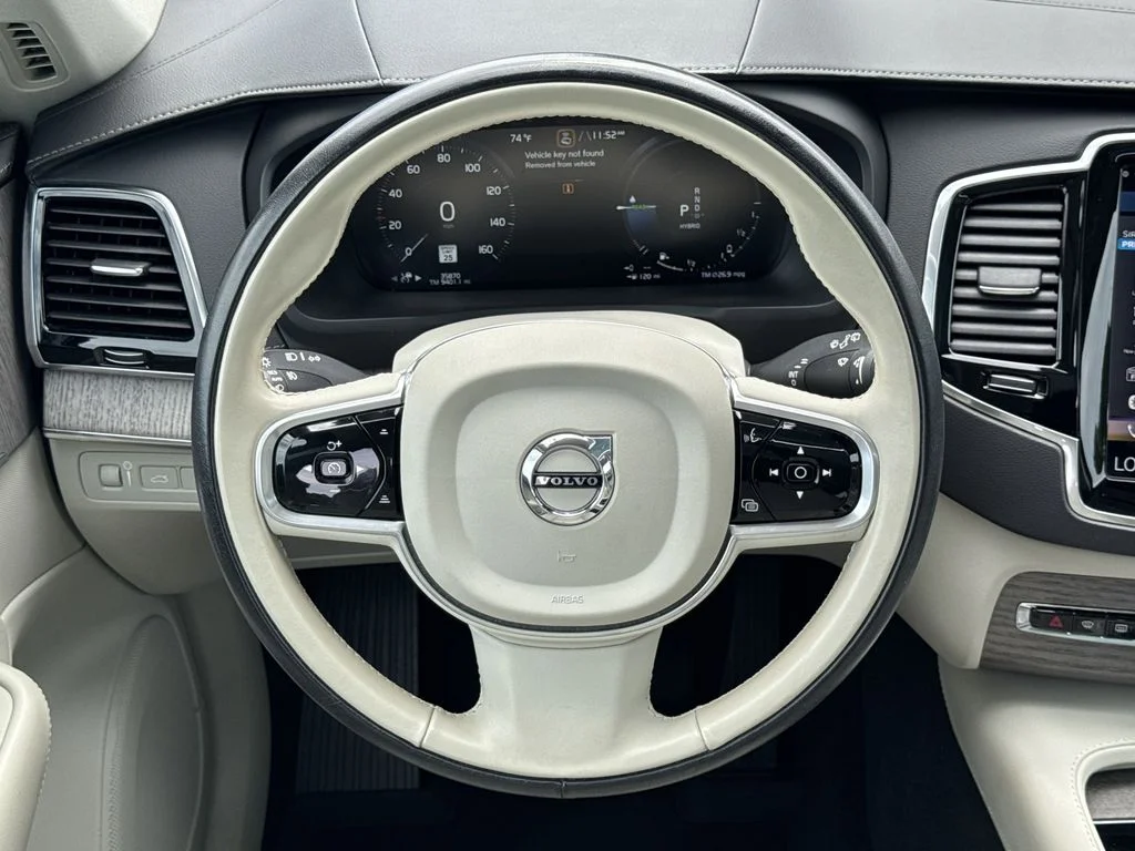 Used 2022 White Volvo T8 Inscription 7 Passenger image 25